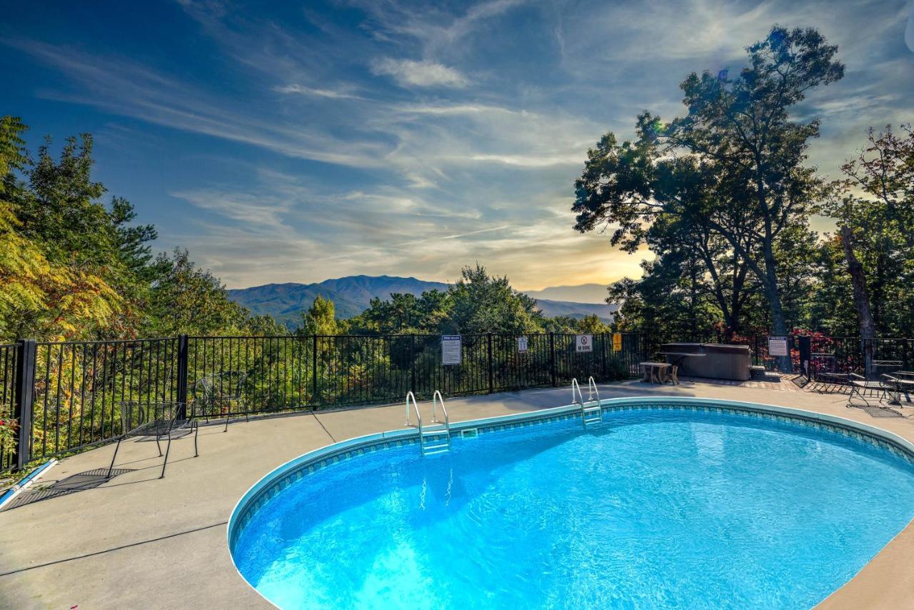Smokystays Private Pool Chalet Gatlinburg Bagian luar foto