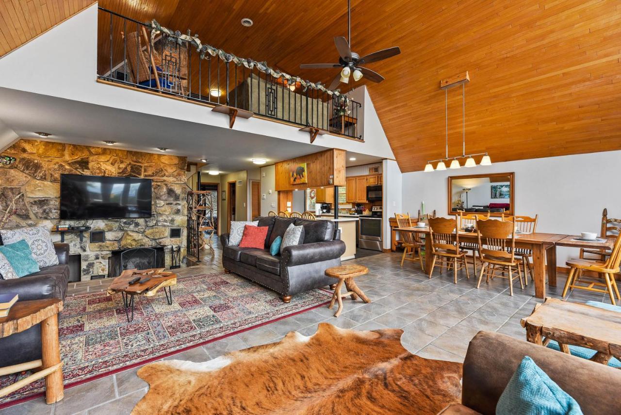 Smokystays Private Pool Chalet Gatlinburg Bagian luar foto