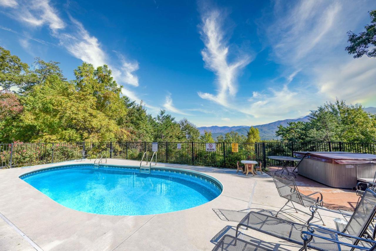 Smokystays Private Pool Chalet Gatlinburg Bagian luar foto